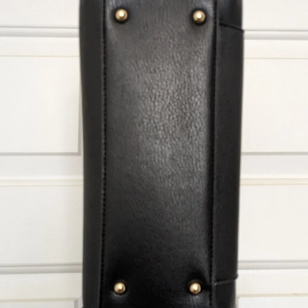 La Terre Pre Approved Vegan Leather/Faux Leather Purse, New With Tags,